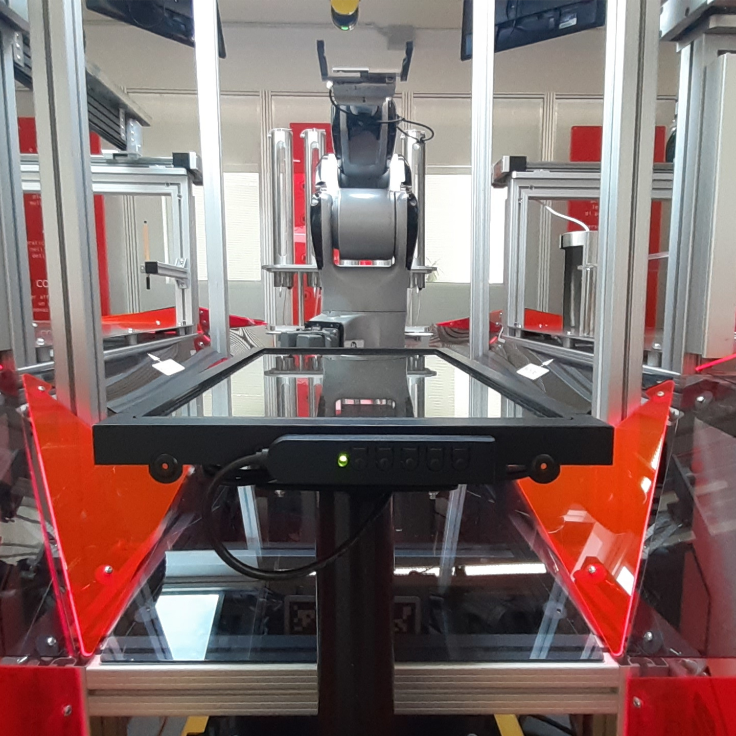 AgiLAB CAM-Robot e Jobot AGV